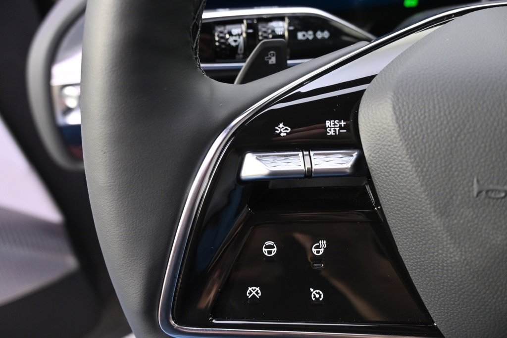 2025 Cadillac Lyriq Luxury photo 25