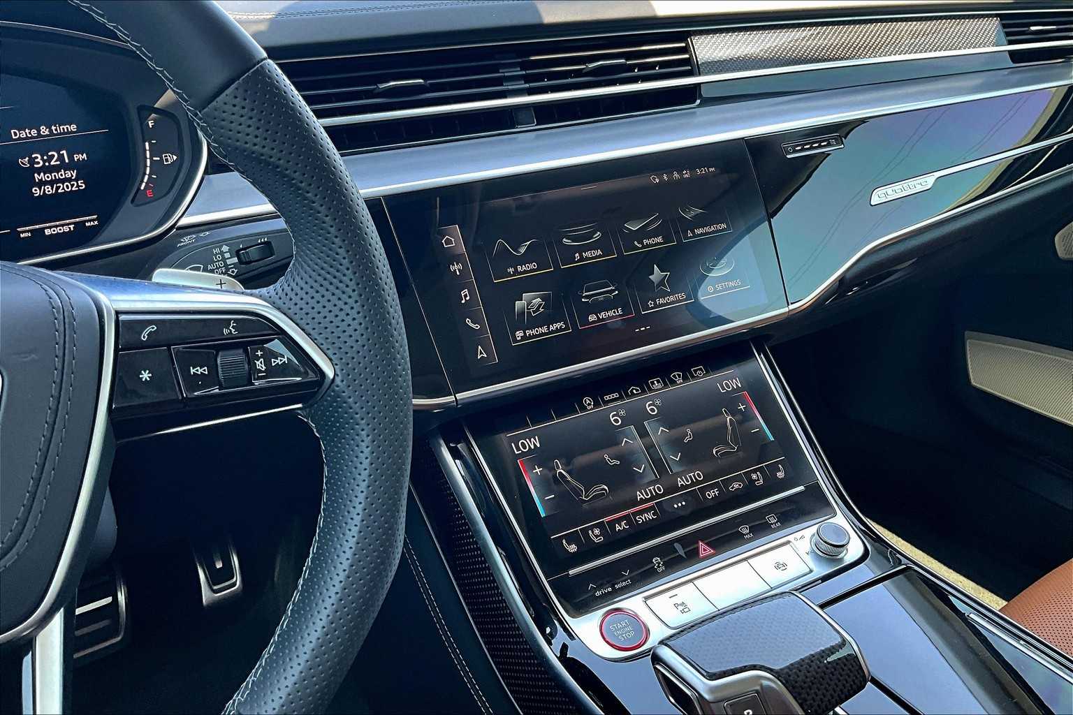 2022 Audi S8 Quattro photo 6