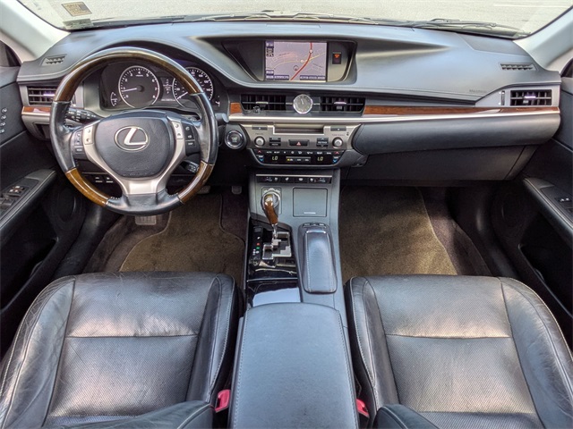 2014 Lexus ES 350 photo 25