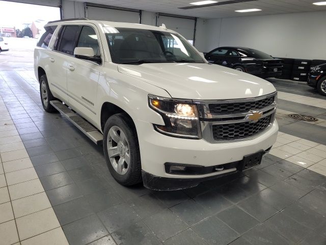 2016 Chevrolet Suburban LT's photo