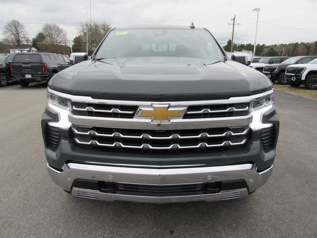 2025 Chevrolet Silverado 1500 LTZ photo 4