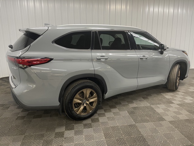 2022 Toyota Highlander Hybrid Bronze Edition photo 2