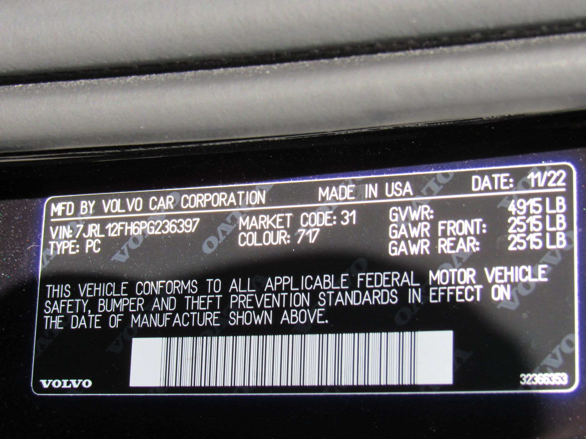 2023 Volvo S60 B5 Plus Black Edition photo 33