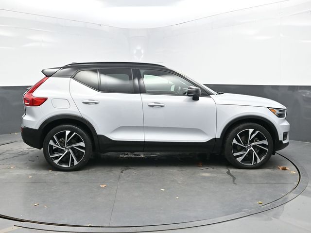 2021 Volvo XC40 R-Design AWD photo 4