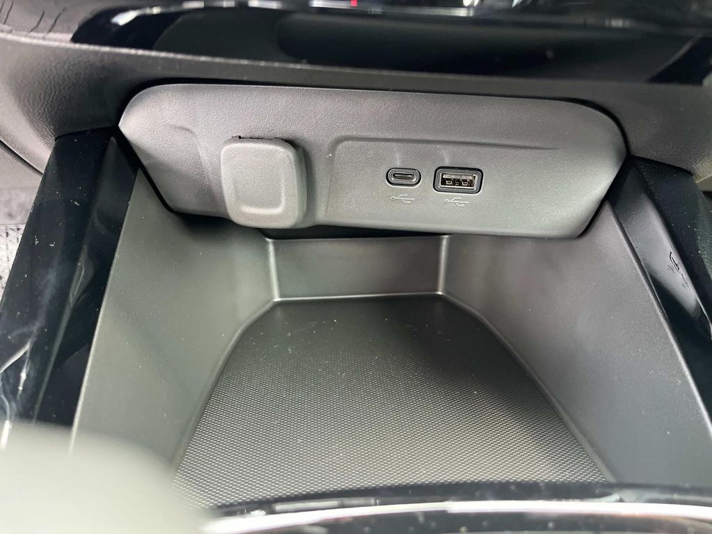 2025 Chevrolet Trax photo 23