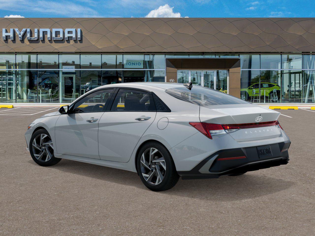 2025 Hyundai Elantra SEL Convenience photo 3