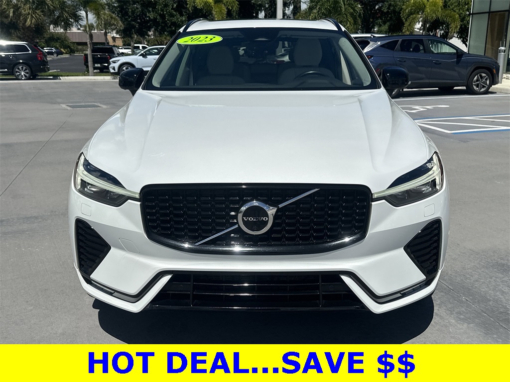 2023 Volvo XC60 B5 Plus photo 2
