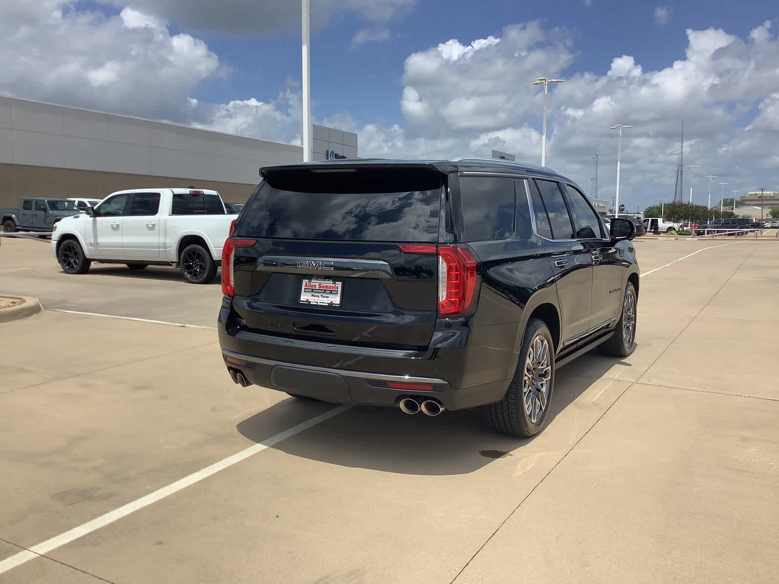 2023 Gmc Yukon Denali Ultimate photo 2