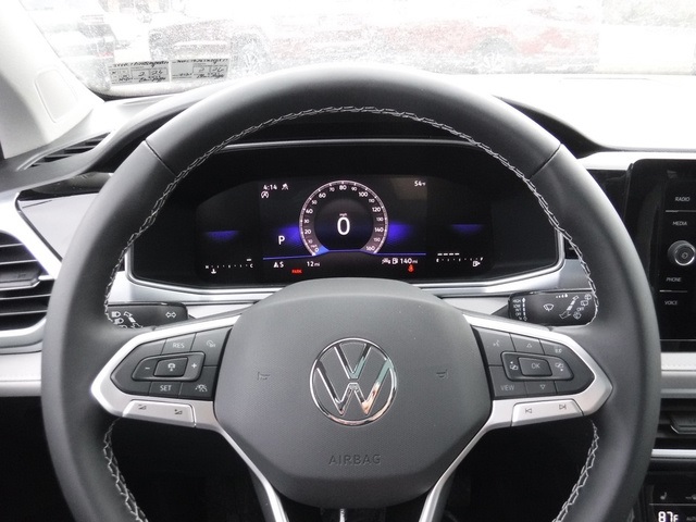 2025 Volkswagen Taos SE photo 21