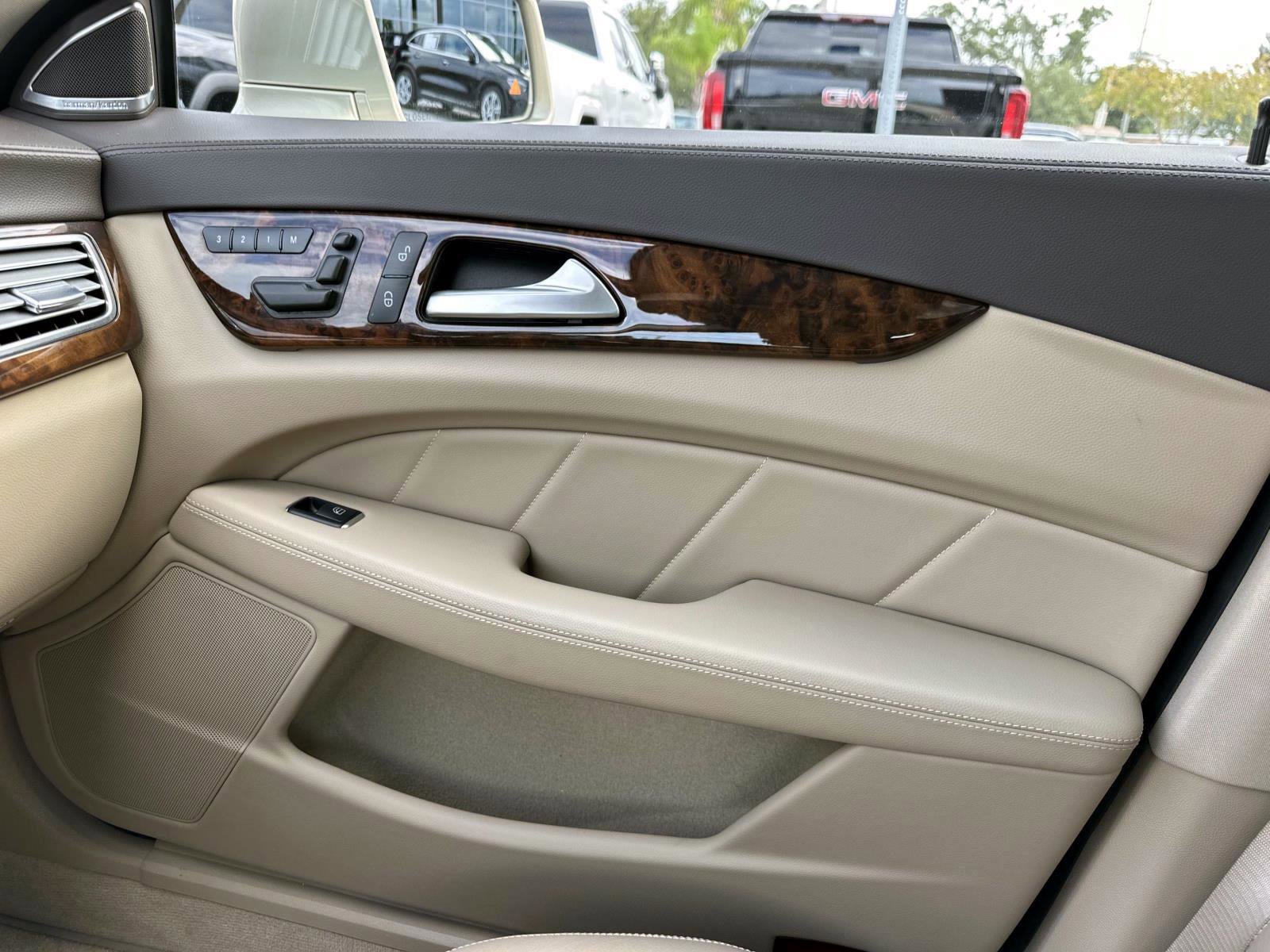 2012 Mercedes Benz CLS 550 photo 24
