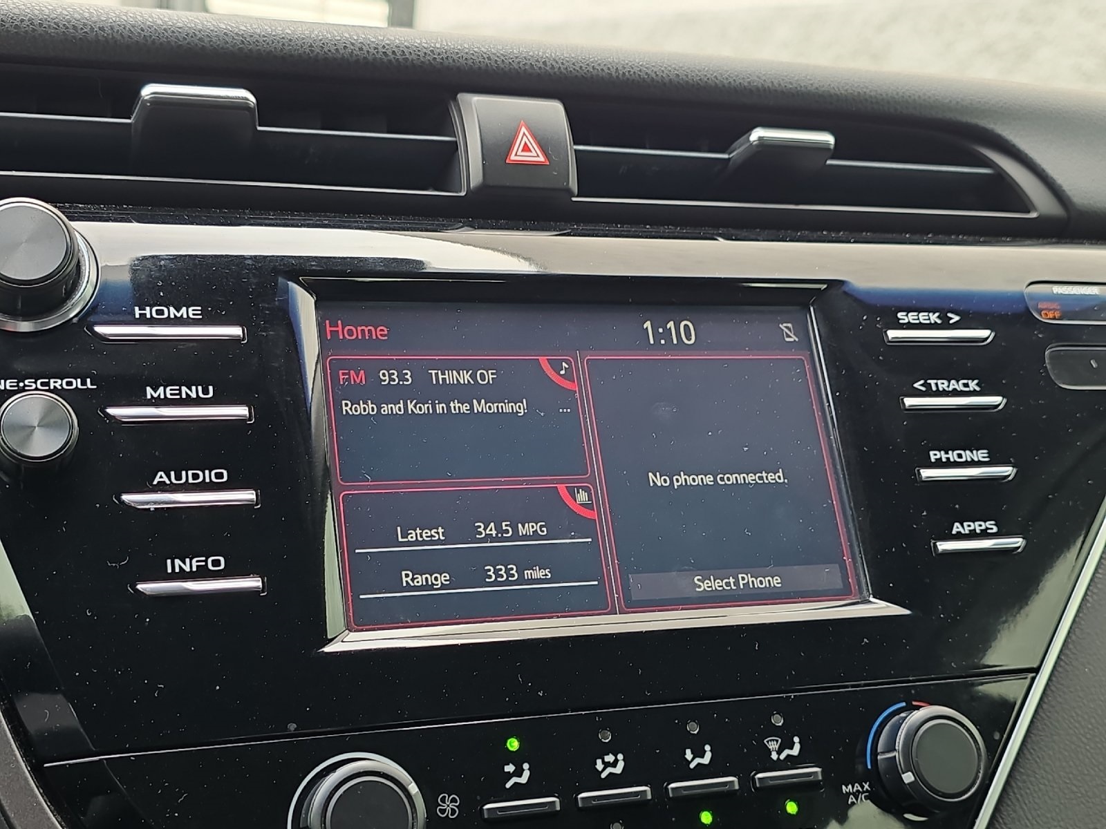 2018 Toyota Camry SE XLE photo 16