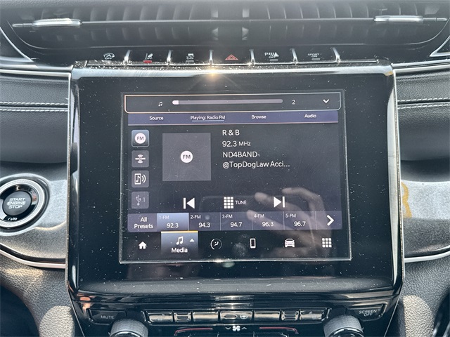 2023 Jeep Grand Cherokee Laredo Altitude photo 15