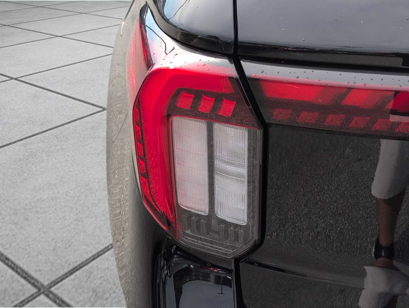 2025 Ford Explorer photo 14