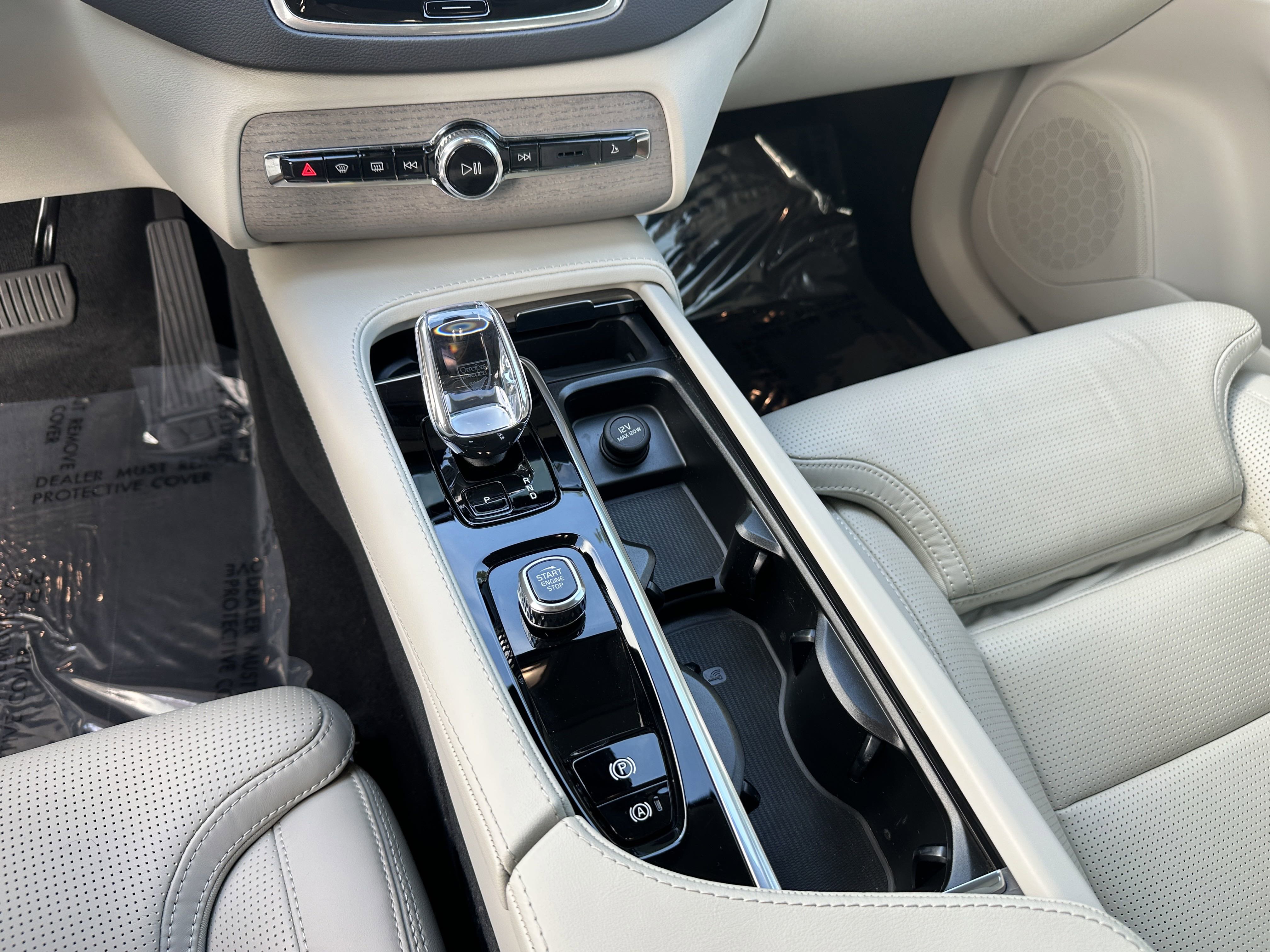 2025 Volvo XC90 photo 13