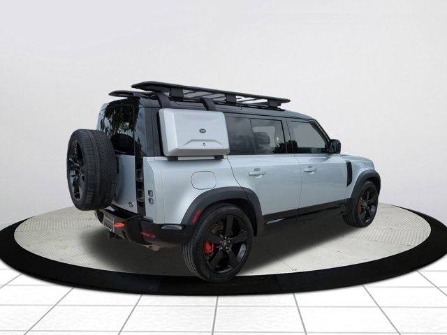 2023 Land Rover Defender 110 photo 2