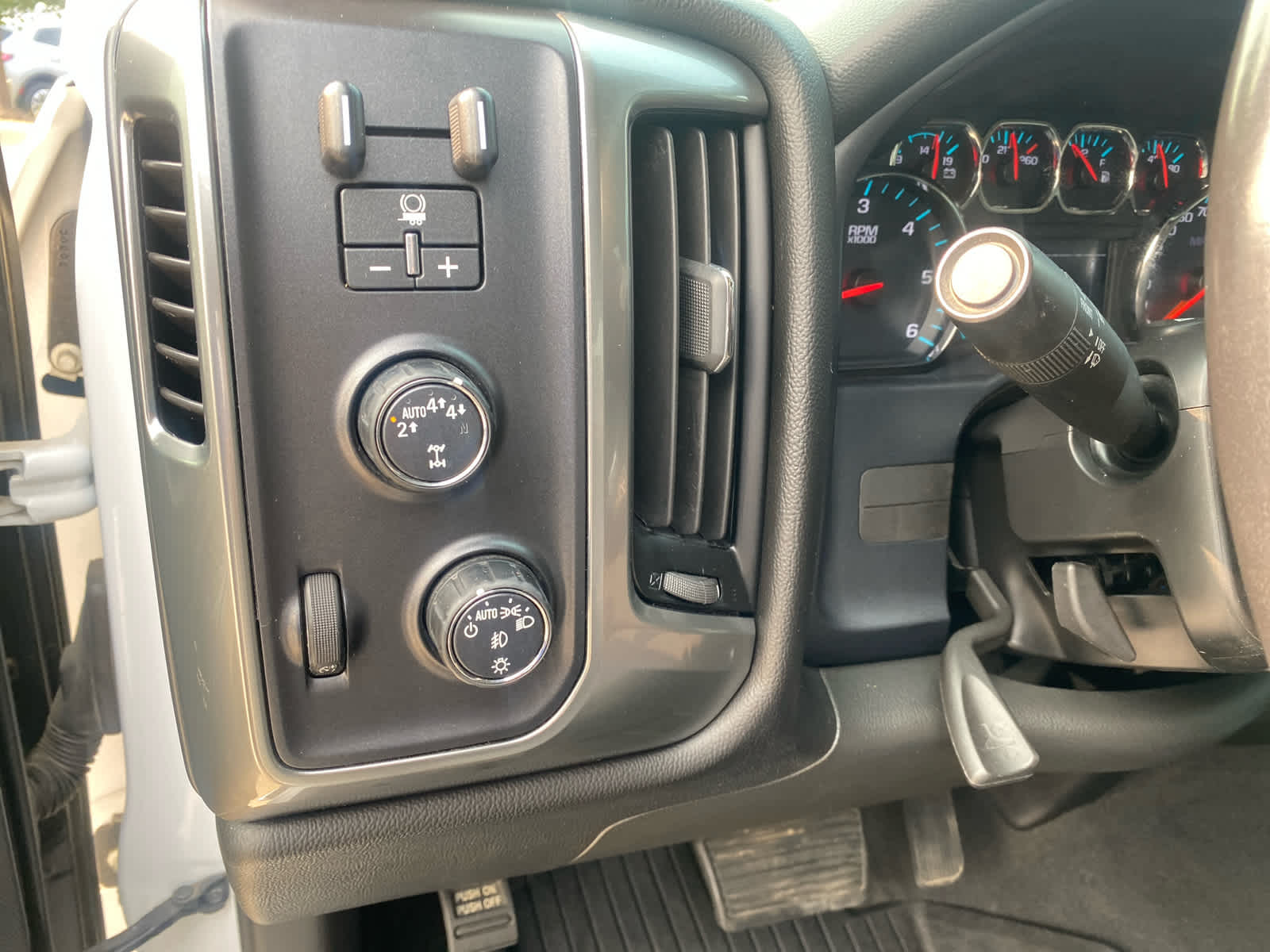 2018 Chevrolet Silverado 1500 LT photo 14