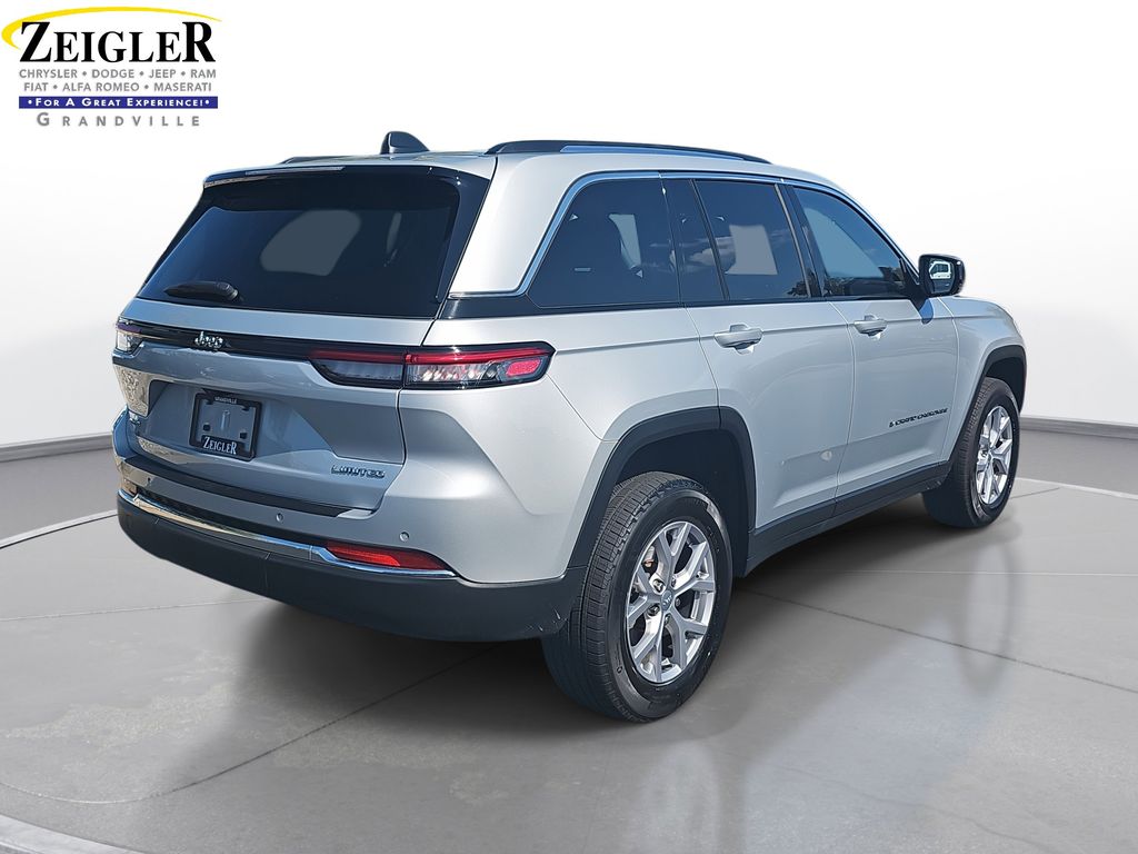 2022 Jeep Grand Cherokee Limited photo 2