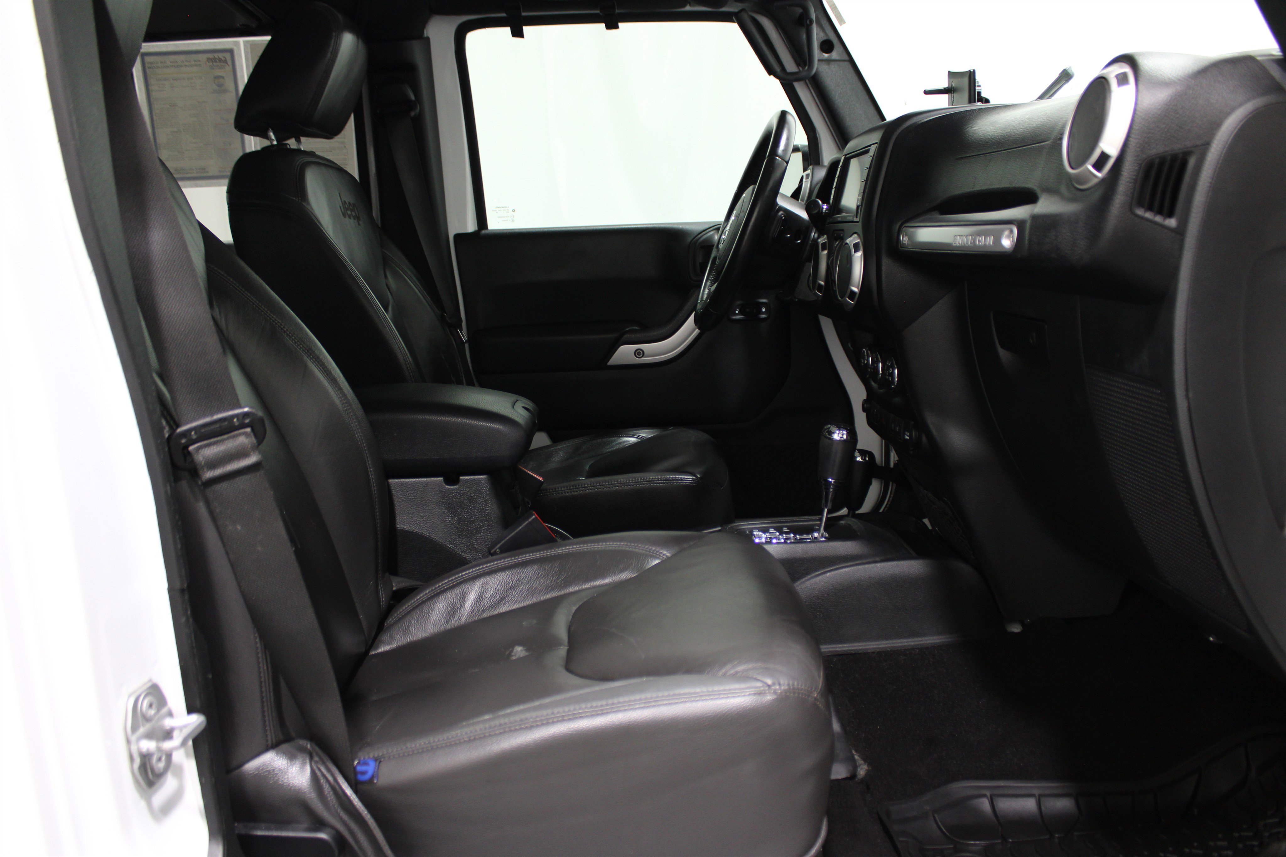 2017 Jeep Wrangler Unlimited Sahara photo 13