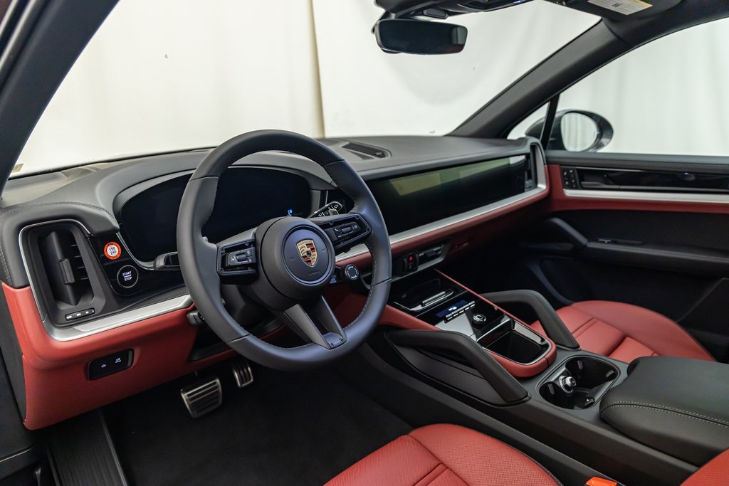2024 Porsche Cayenne S photo 4