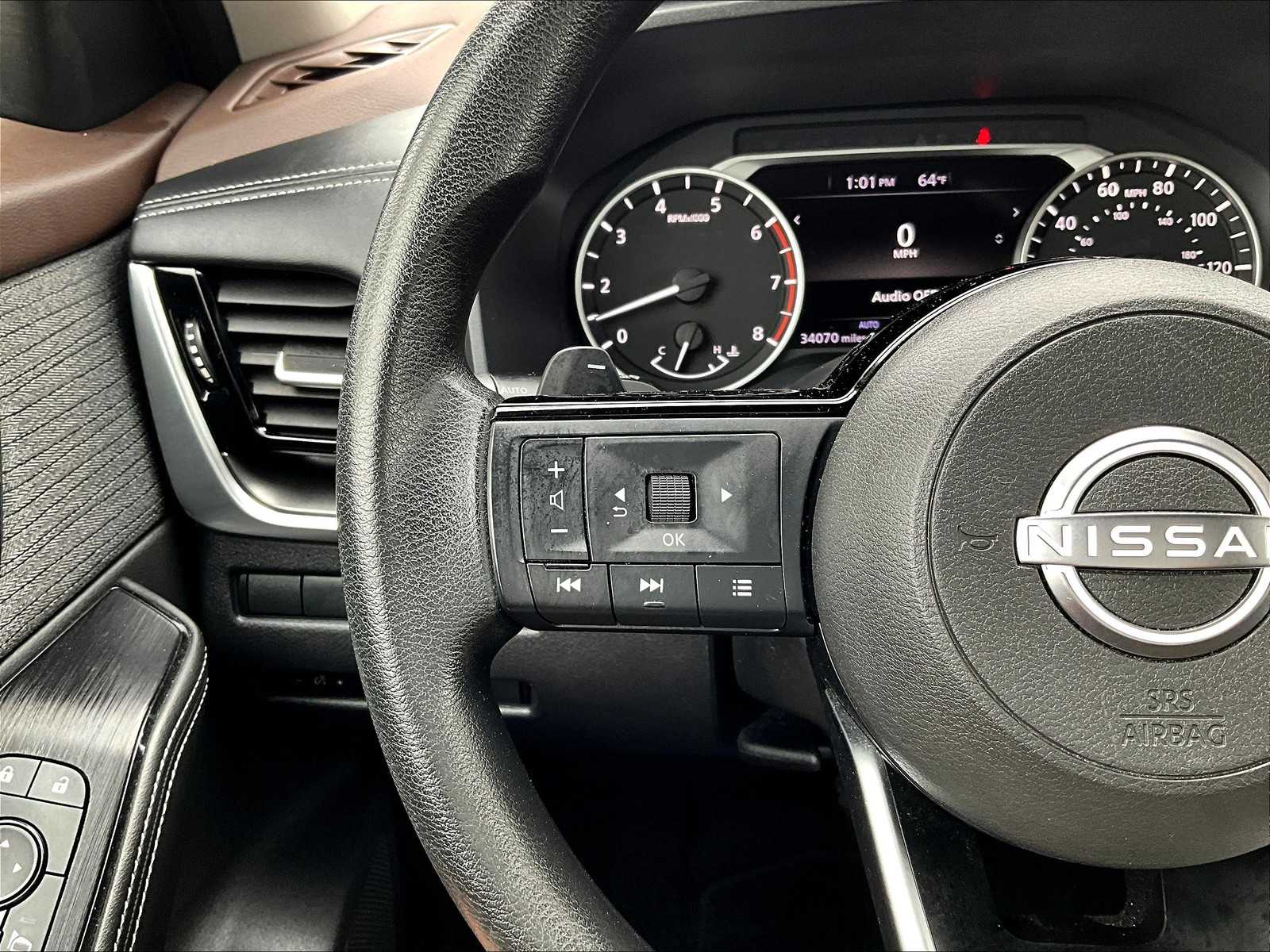 2022 Nissan Rogue SV photo 21