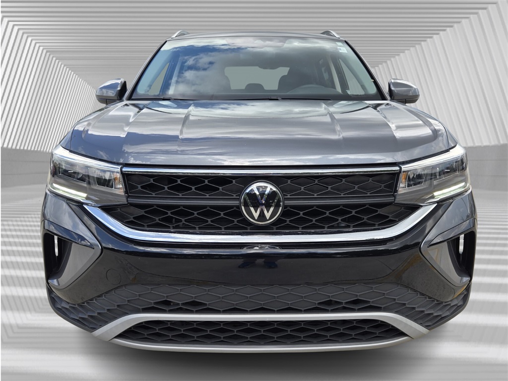 2023 Volkswagen Taos SE photo 4