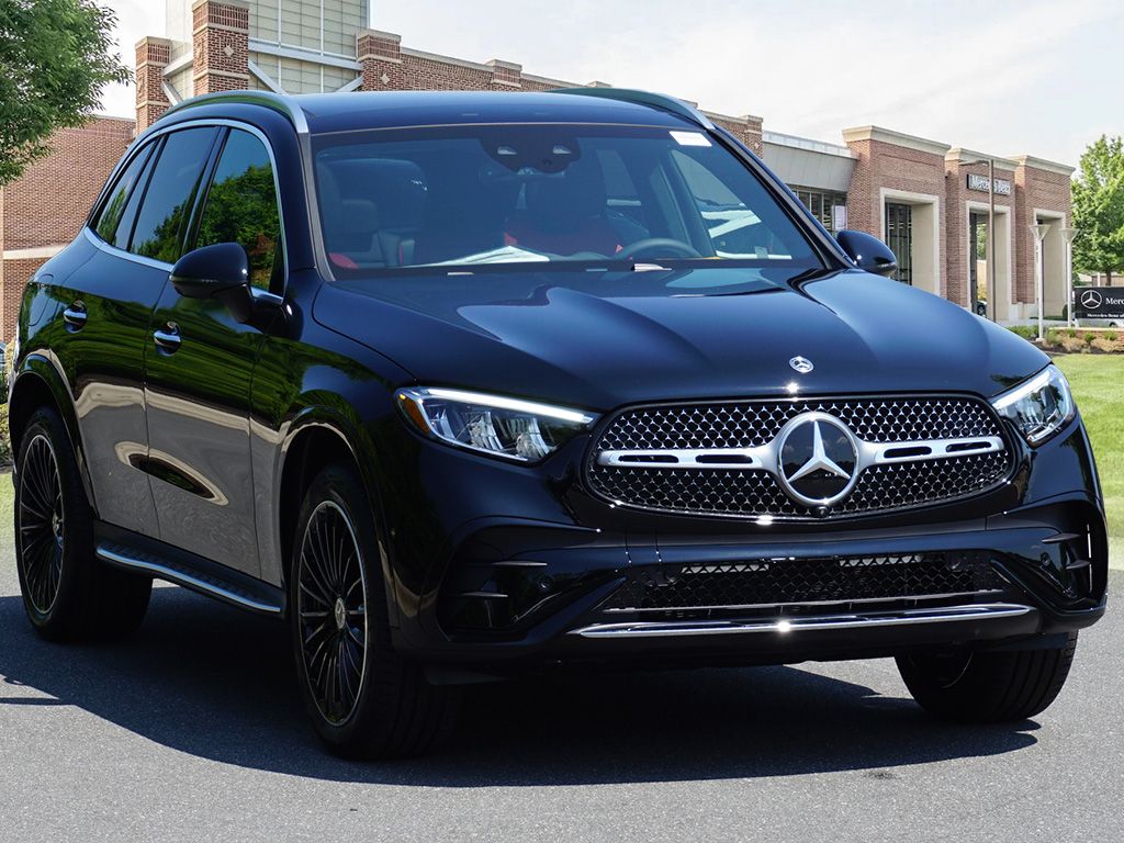 2025 Mercedes Benz GLC 300 4MATIC photo 3