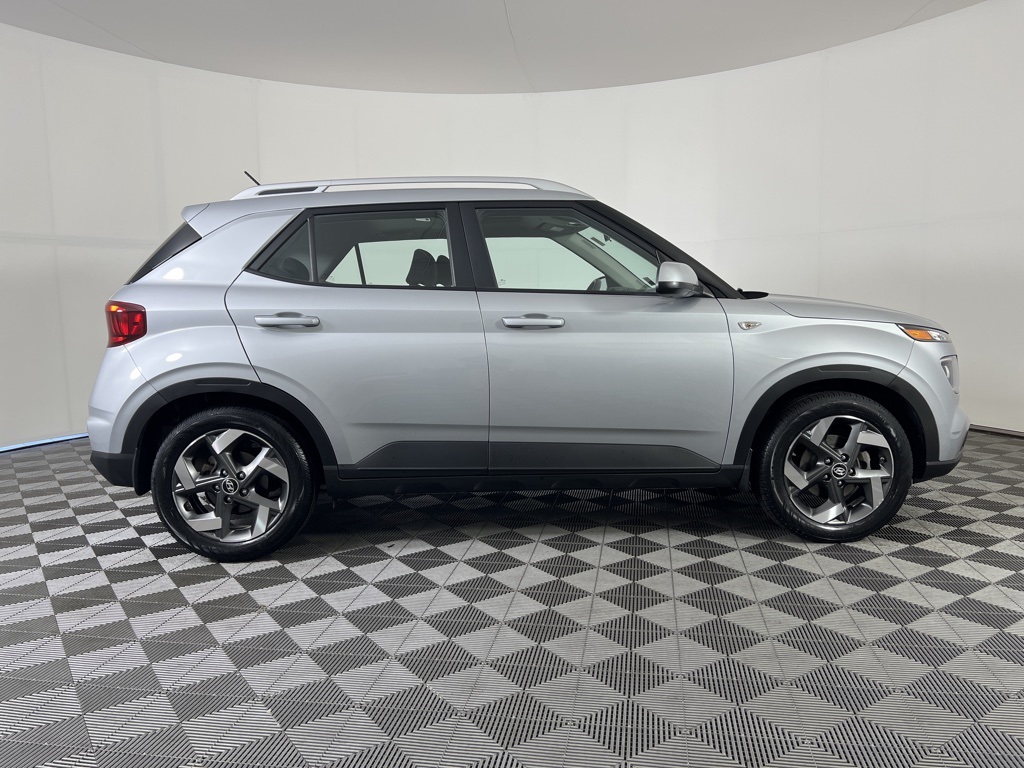 2023 Hyundai Venue SEL photo 17