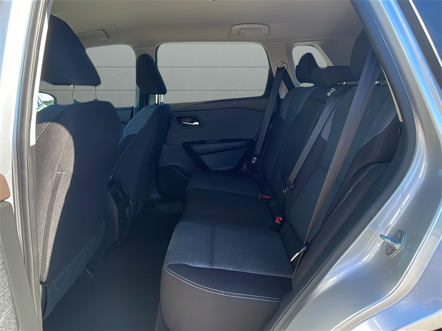 2023 Nissan Rogue SV photo 16