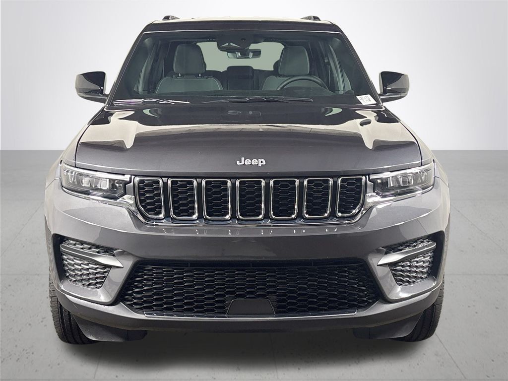 2025 Jeep Grand Cherokee Laredo photo 3