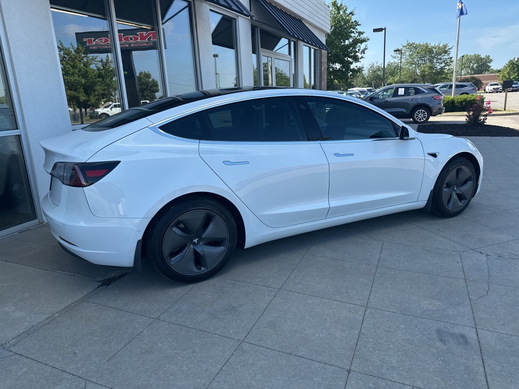 2020 Tesla Model 3 Standard Range Plus photo 4