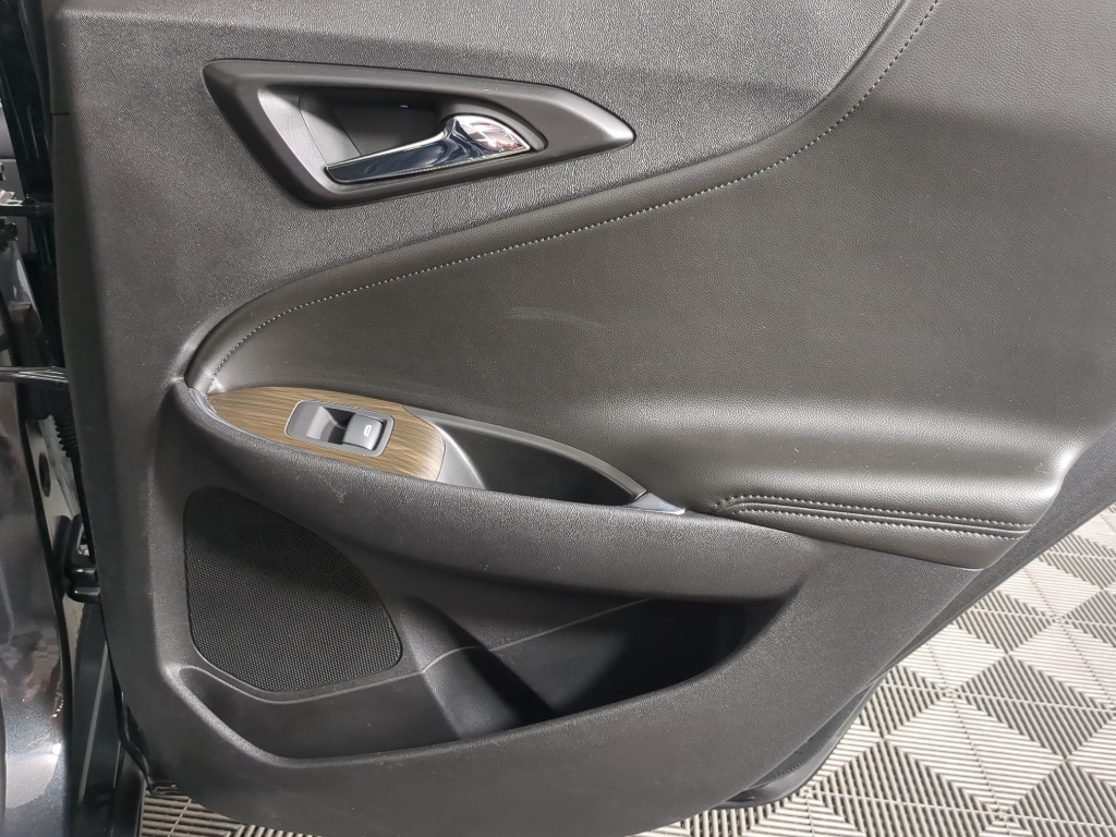 2017 Chevrolet Malibu Premier photo 17