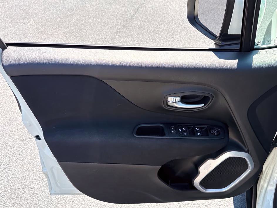 2019 Jeep Renegade Latitude photo 11