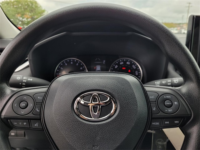 2022 Toyota RAV4 LE photo 11