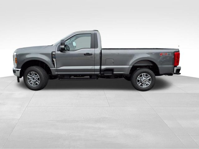 2025 Ford F-350 XLT photo 3