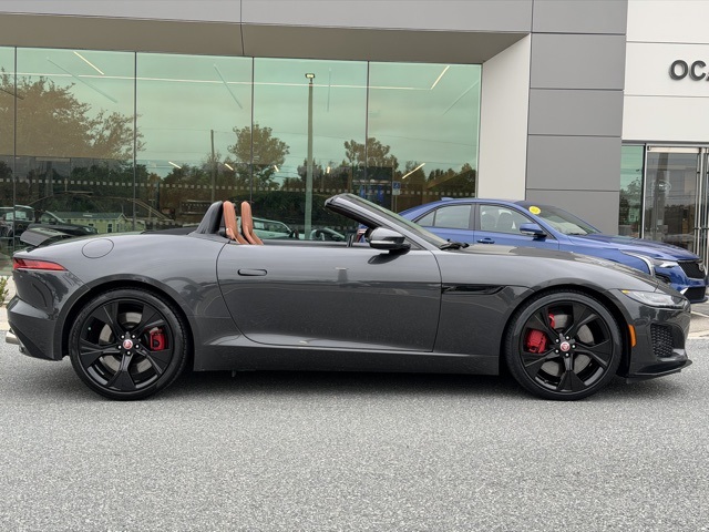 2022 Jaguar F-TYPE P450 photo 3