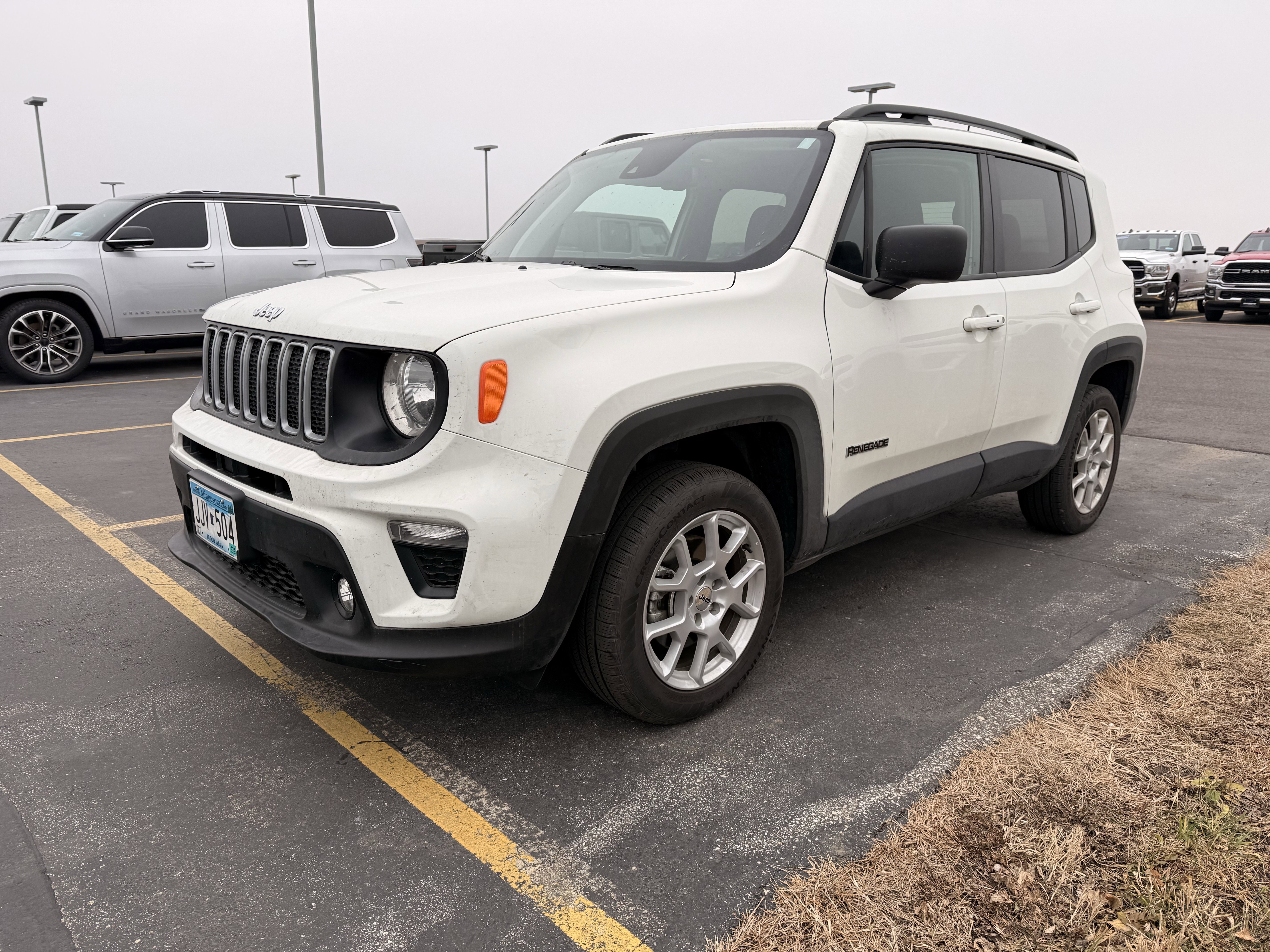 Used 2022 Jeep Renegade Latitude with VIN ZACNJDB15NPN72017 for sale in Saint Charles, Minnesota