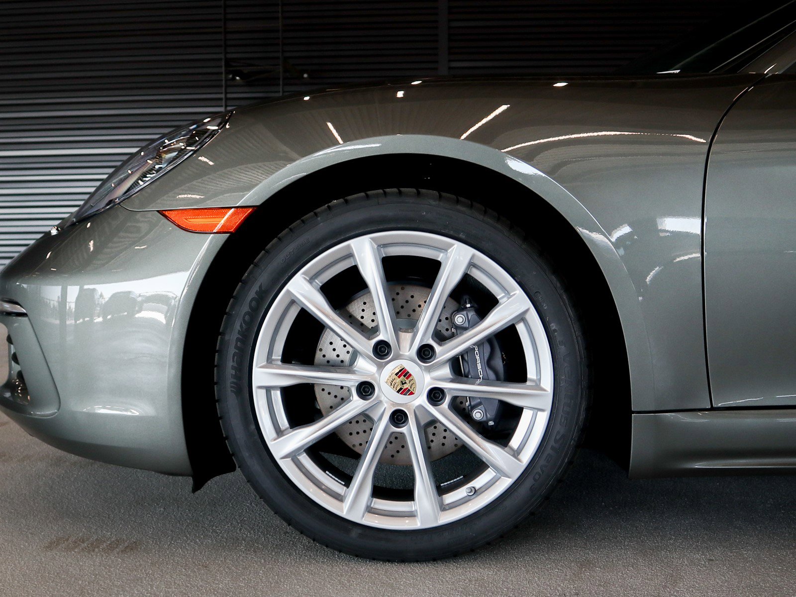 New 2025 Aventurine Green Metallic Porsche  image 14