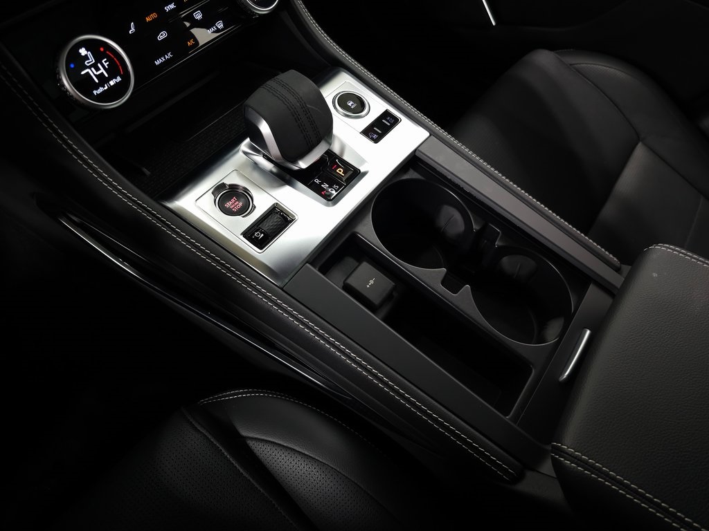 2025 JAGUAR F-PACE - Image 29