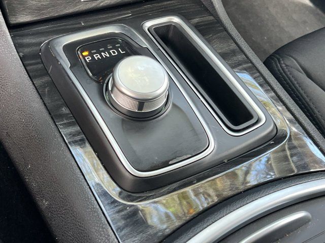 2019 Chrysler 300 Touring Limited photo 10