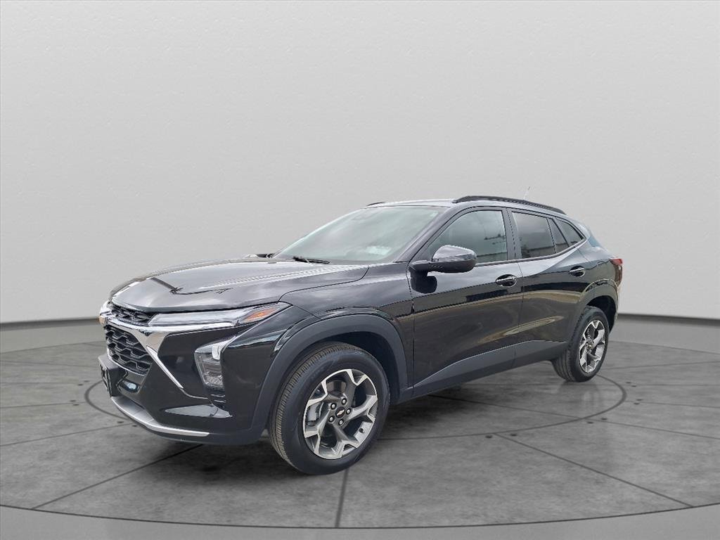 2024 Chevrolet Trax LT photo 2