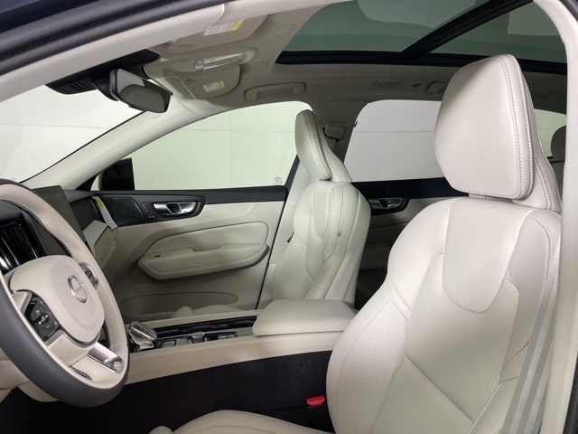 2026 Volvo XC60 Hybrid T8 photo 19