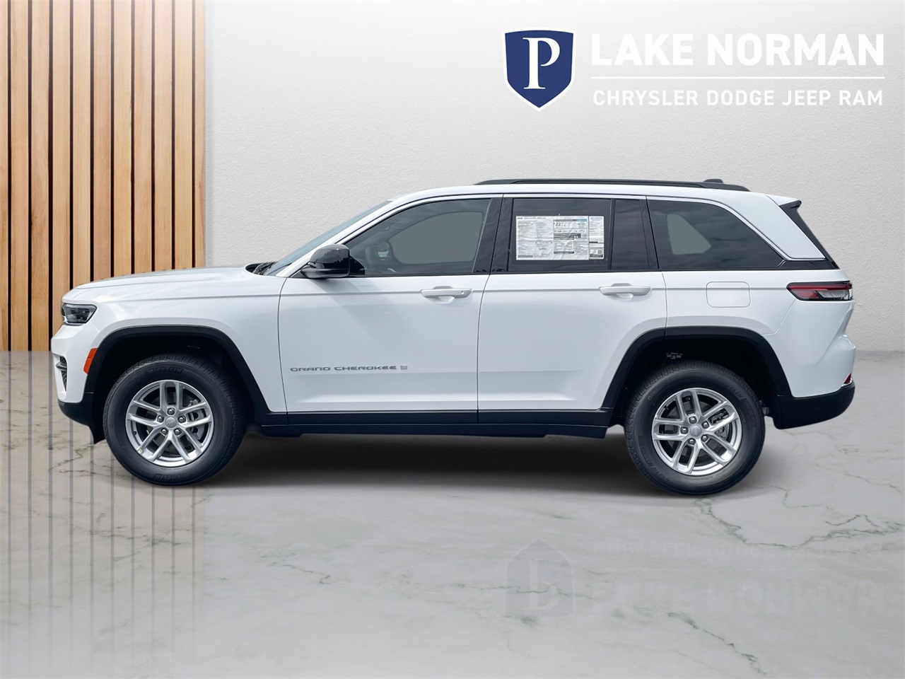 2025 Jeep Grand Cherokee Laredo X photo 4