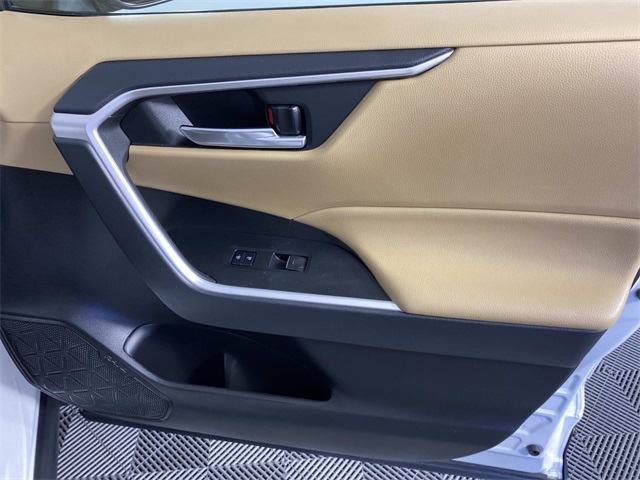 2022 Toyota RAV4 XLE photo 16