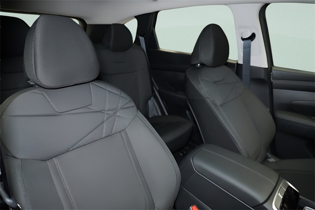 2025 Hyundai Tucson SE photo 6