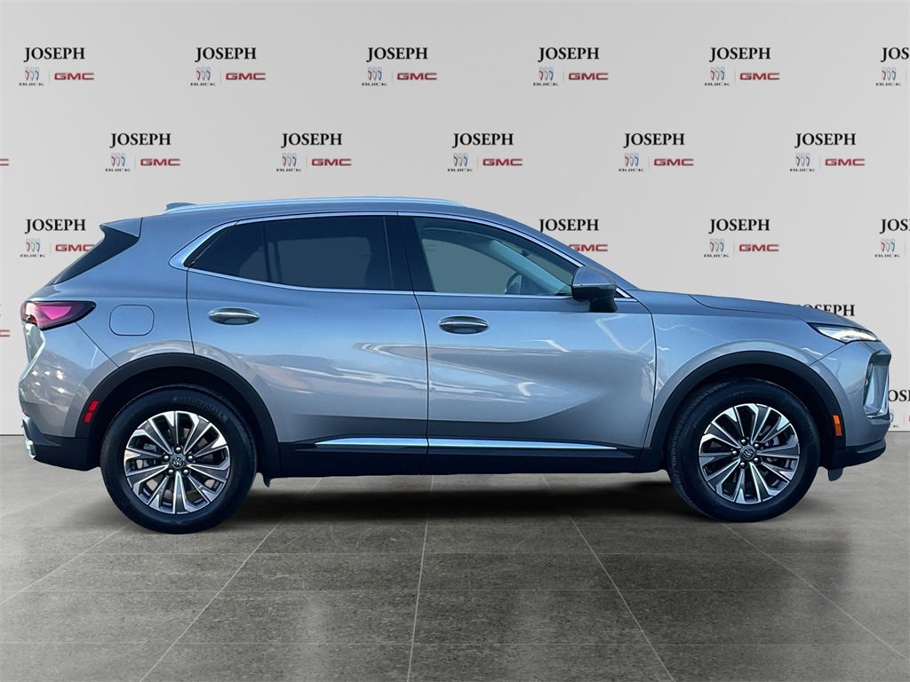 2025 Buick Envision Preferred's photo