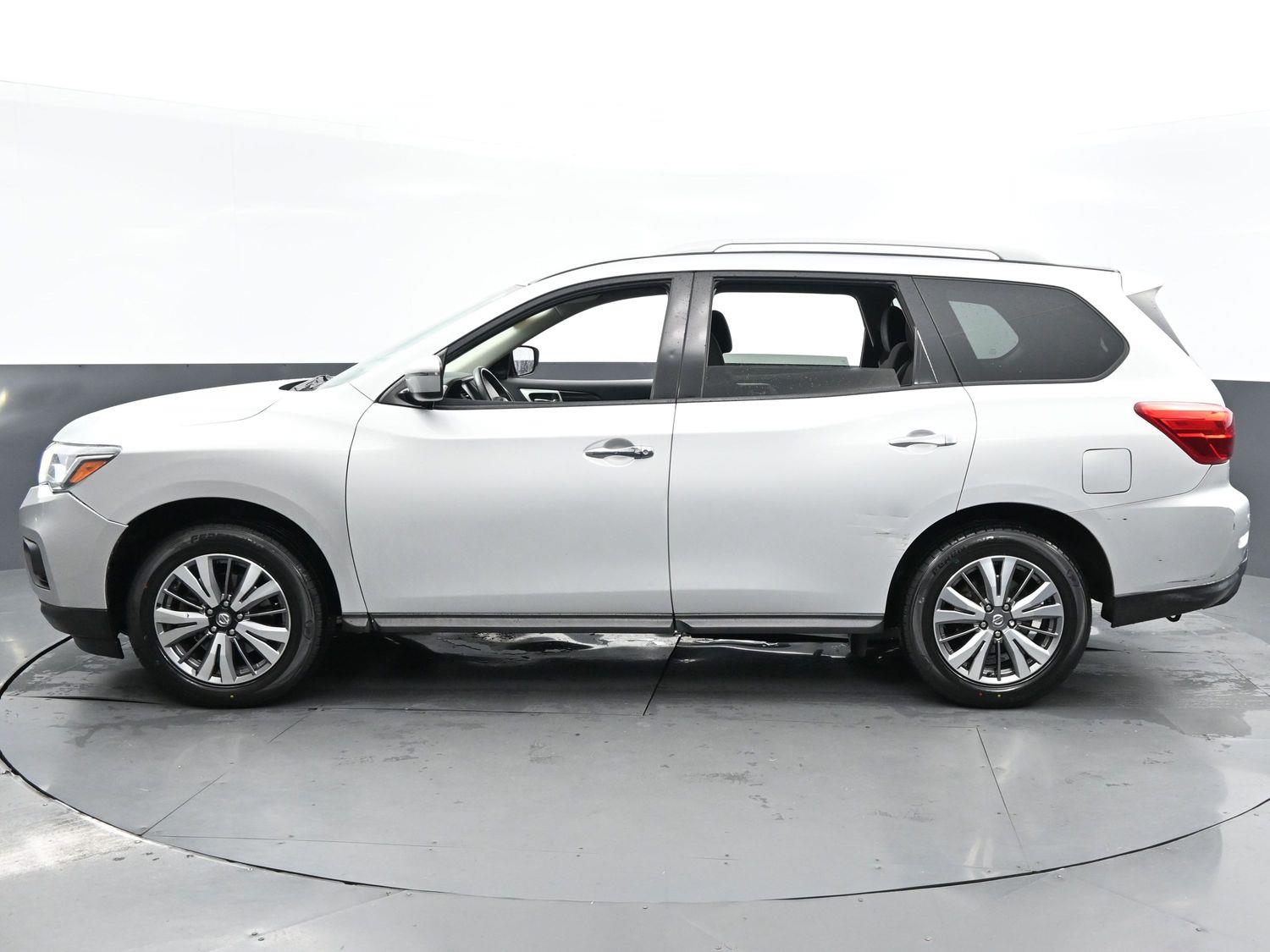 2020 Nissan Pathfinder SV photo 4