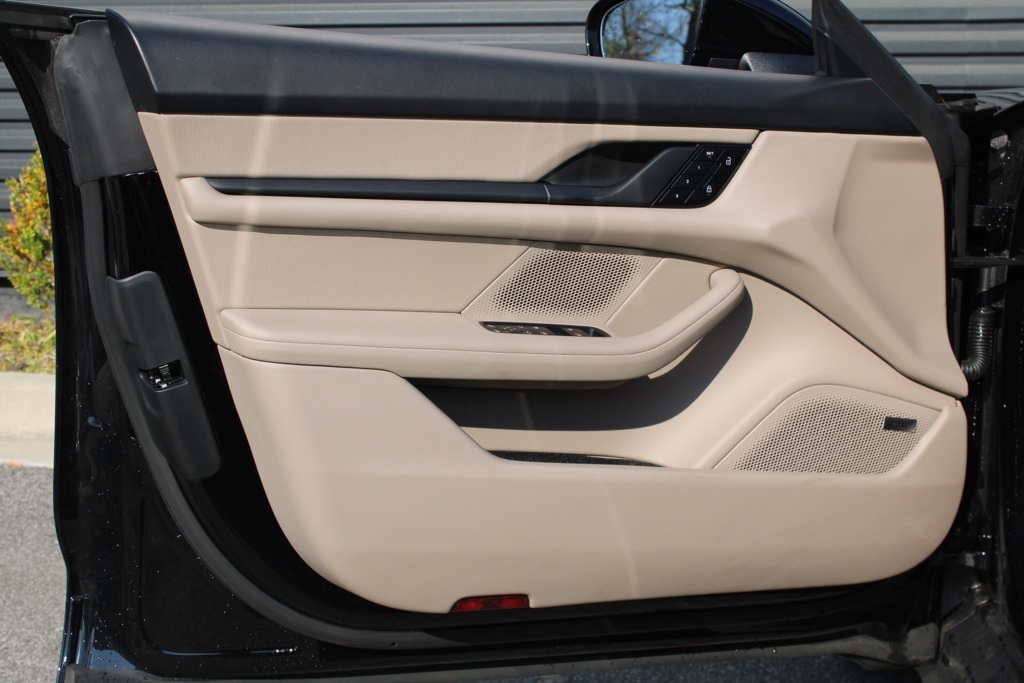 2024 Porsche Taycan S photo 15
