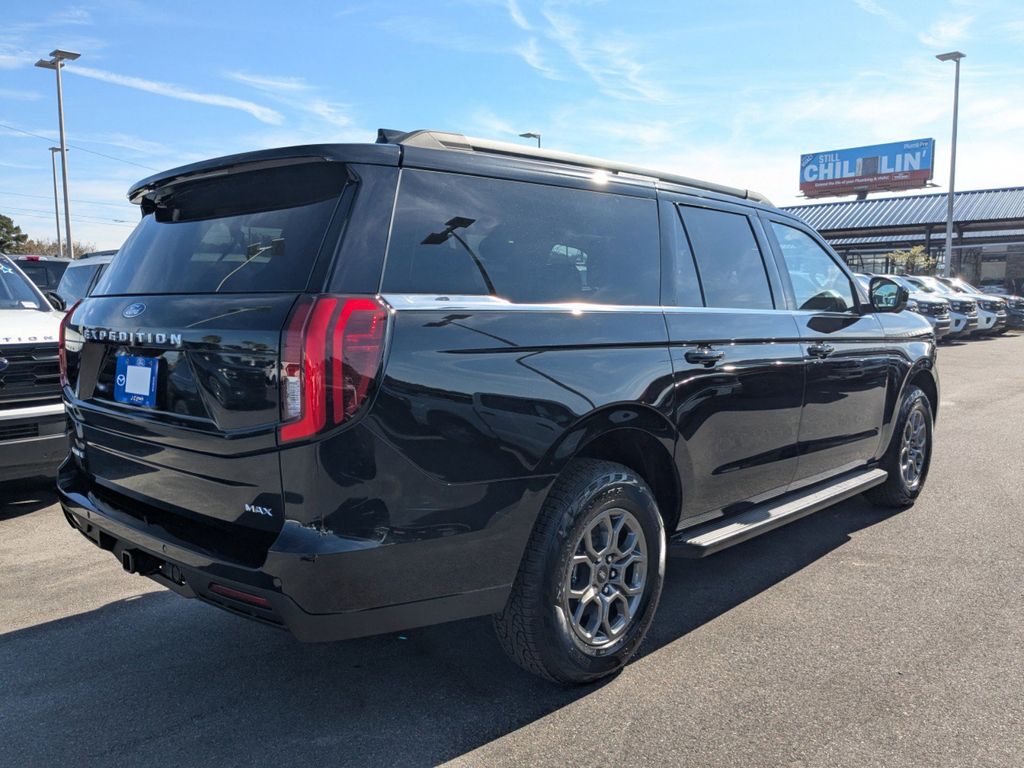 2025 Ford Expedition MAX photo 4