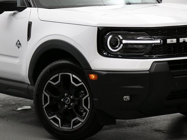 2025 Ford Bronco Sport Outer Banks photo 3