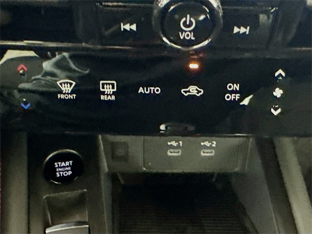 2025 Nissan Kicks SR photo 12